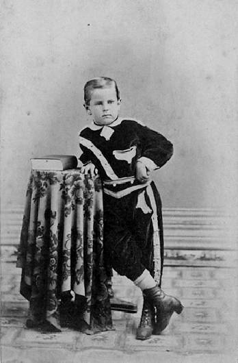 knee pants suits 1860s