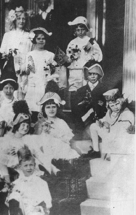 fancy dress performance 1907