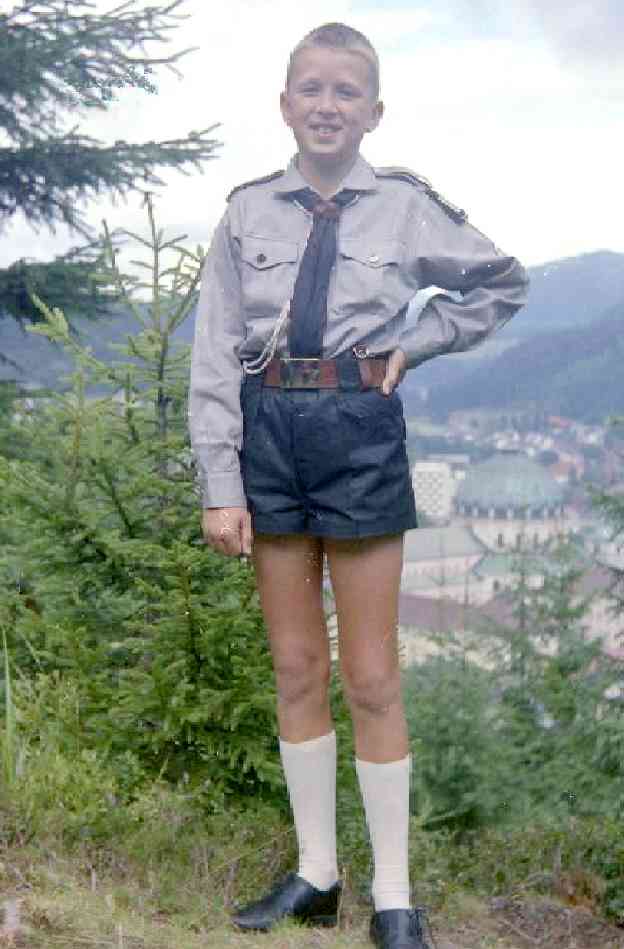 boys historical uniform garments: knee socks colors