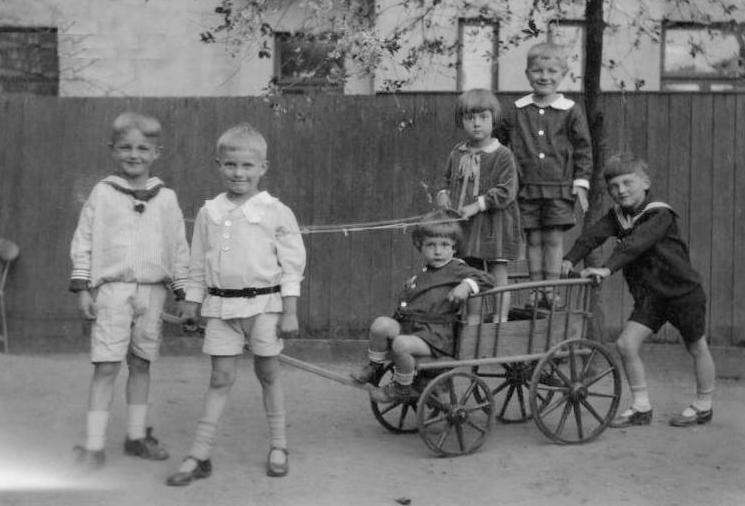 German boys clothes : garments -- footwear chronology 20th century 1920s