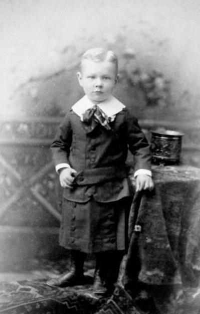 Eton collar Kilt suit