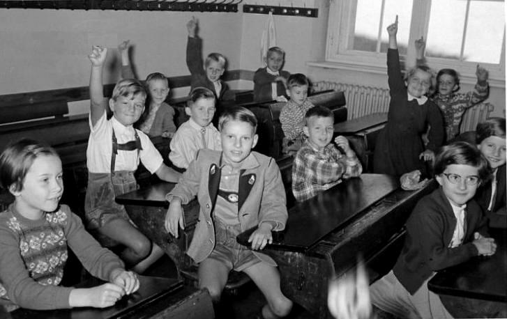 German boy lederhosen school