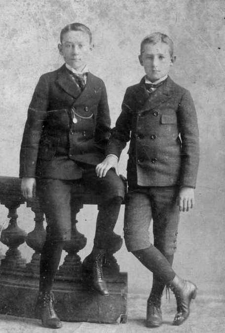 knee pants ages