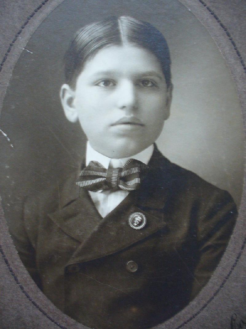 boys center hair parts