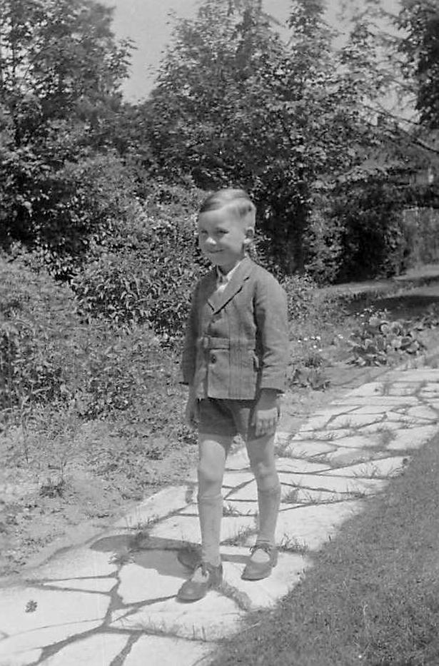 Norfolk short pants suit
