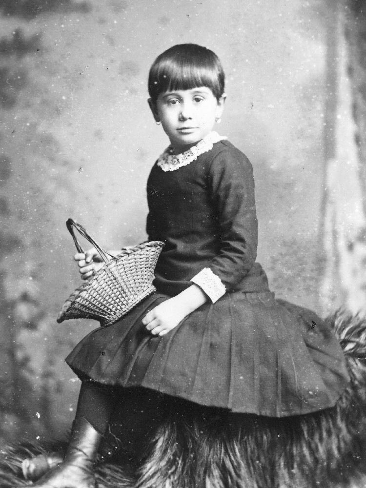 English Victorian girls skirts 