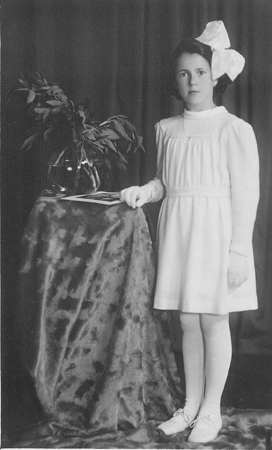 Romanian girl dresses 