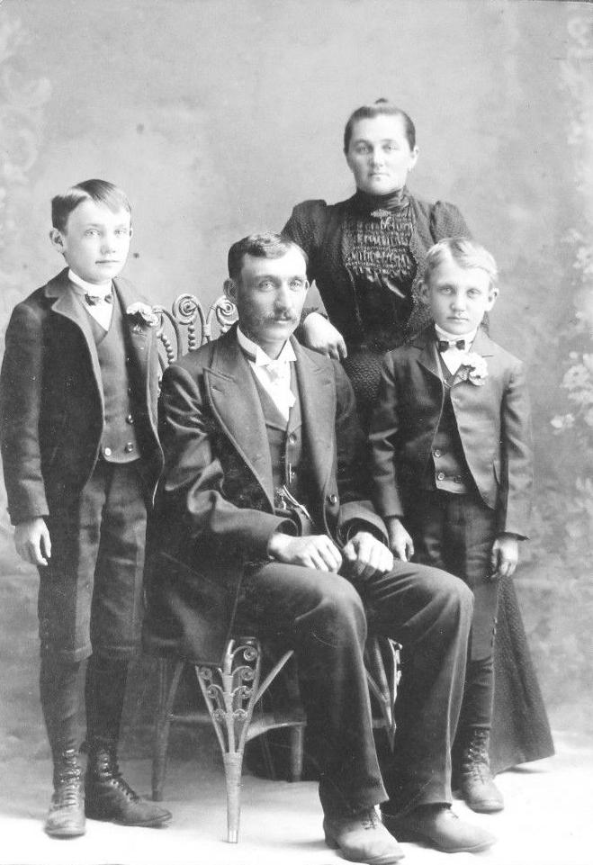 knee pants suits