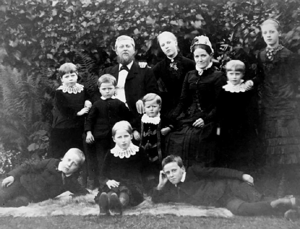 English family 1880s