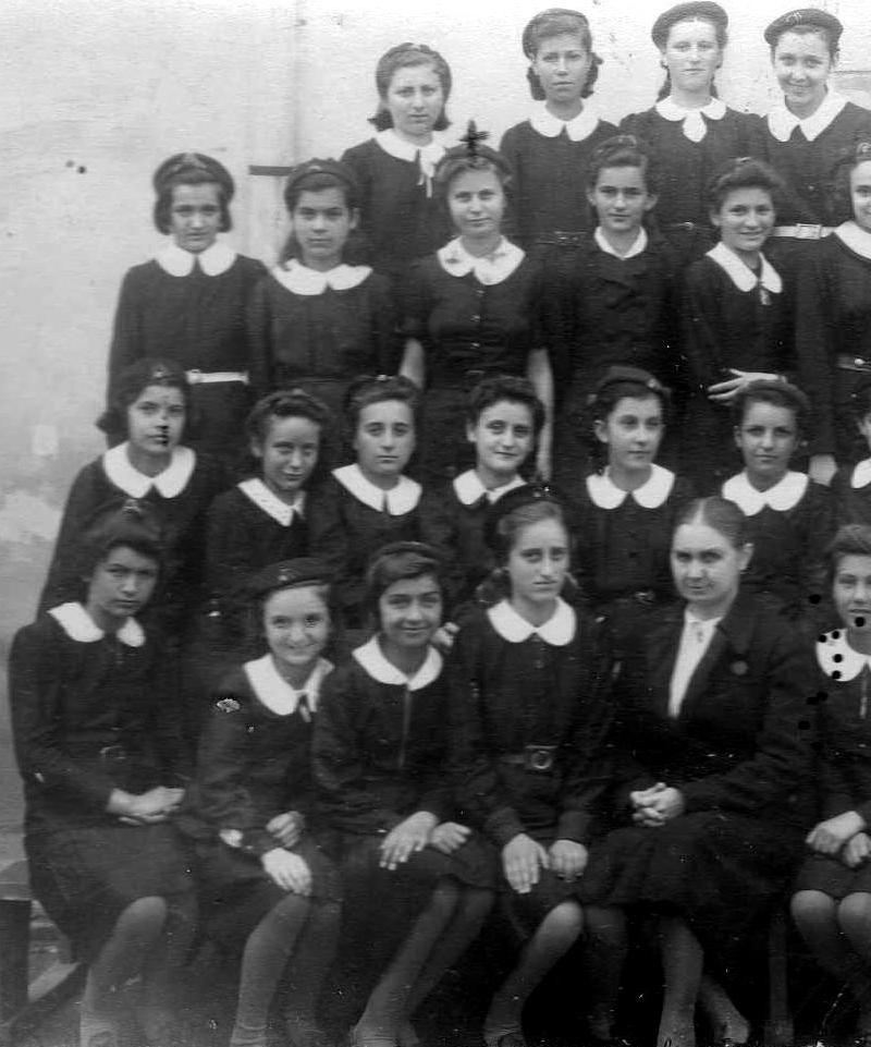 girls school uniforms
