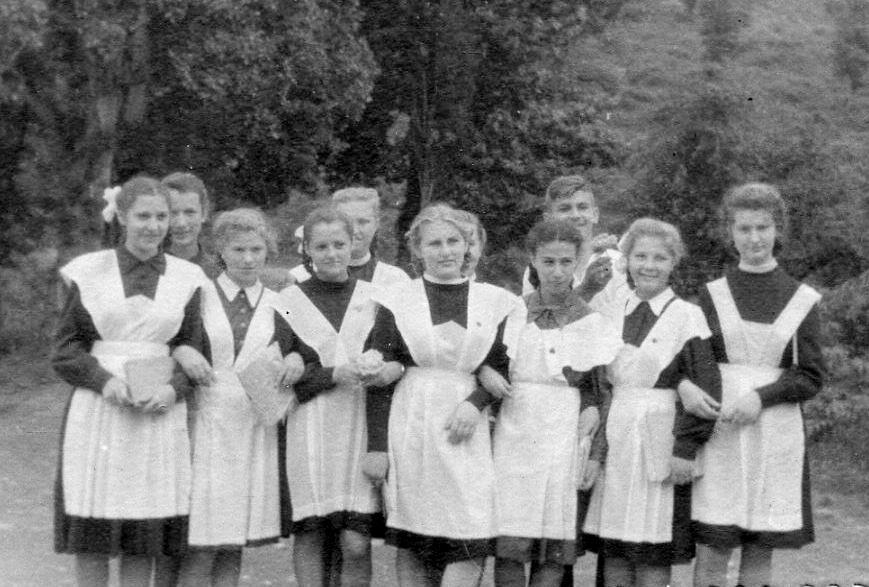 girls school pinafores