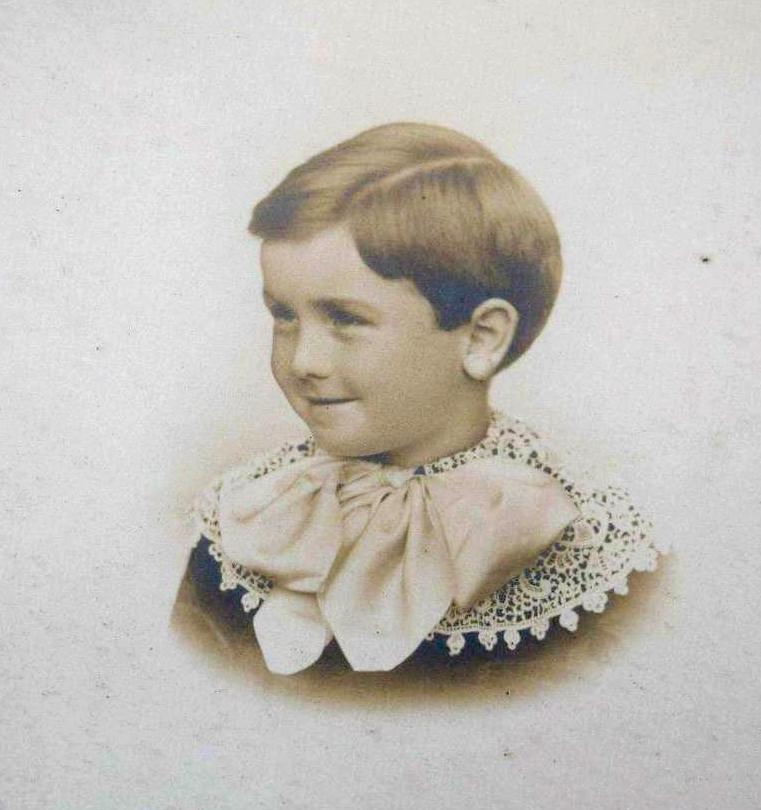 lace collar size