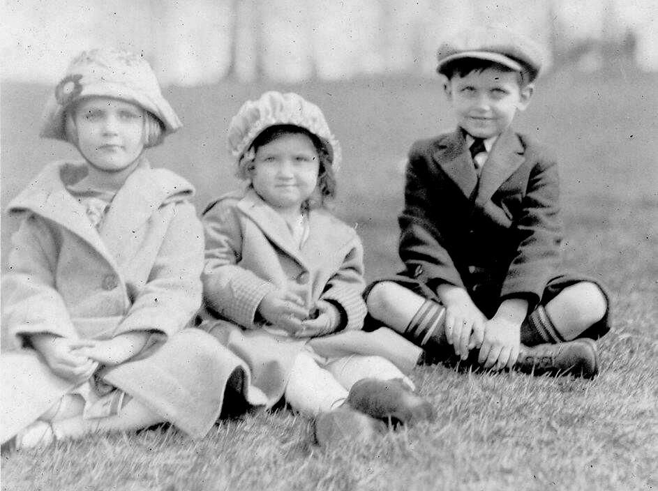 American girls headwear 1920s