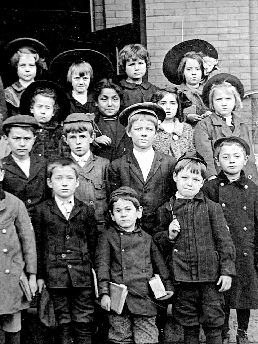 American girls headwear 1910s