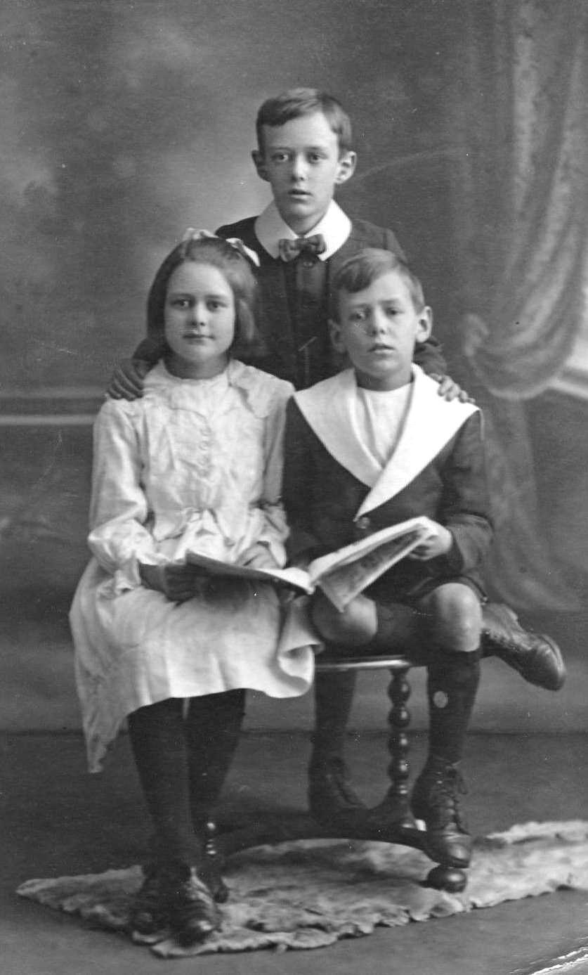 1910s English family