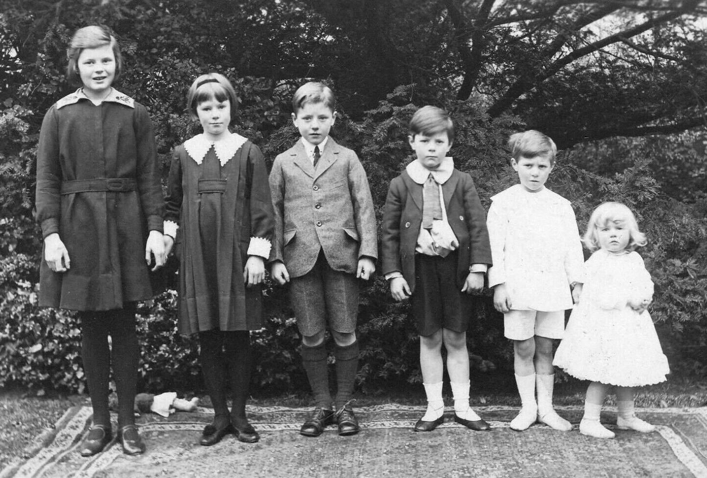 English short pants suits