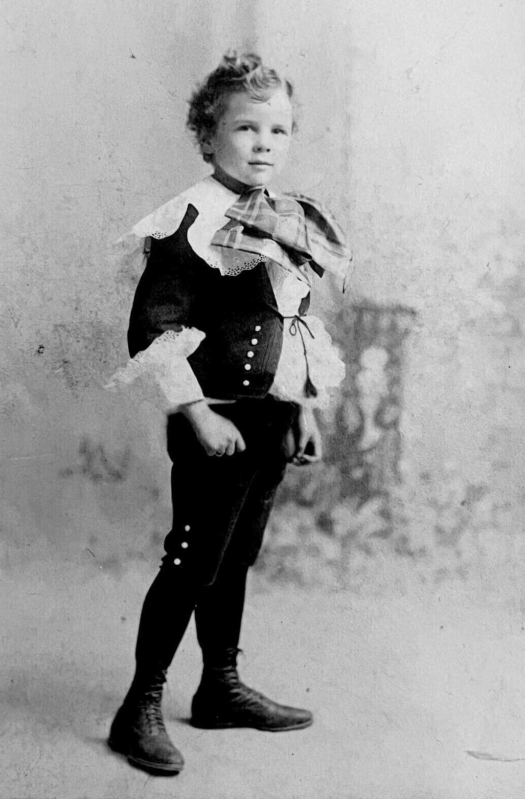 Fauntleroy suit demograpics