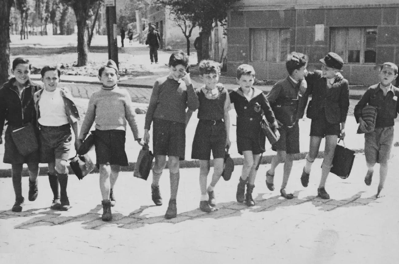Serbia walking to school
