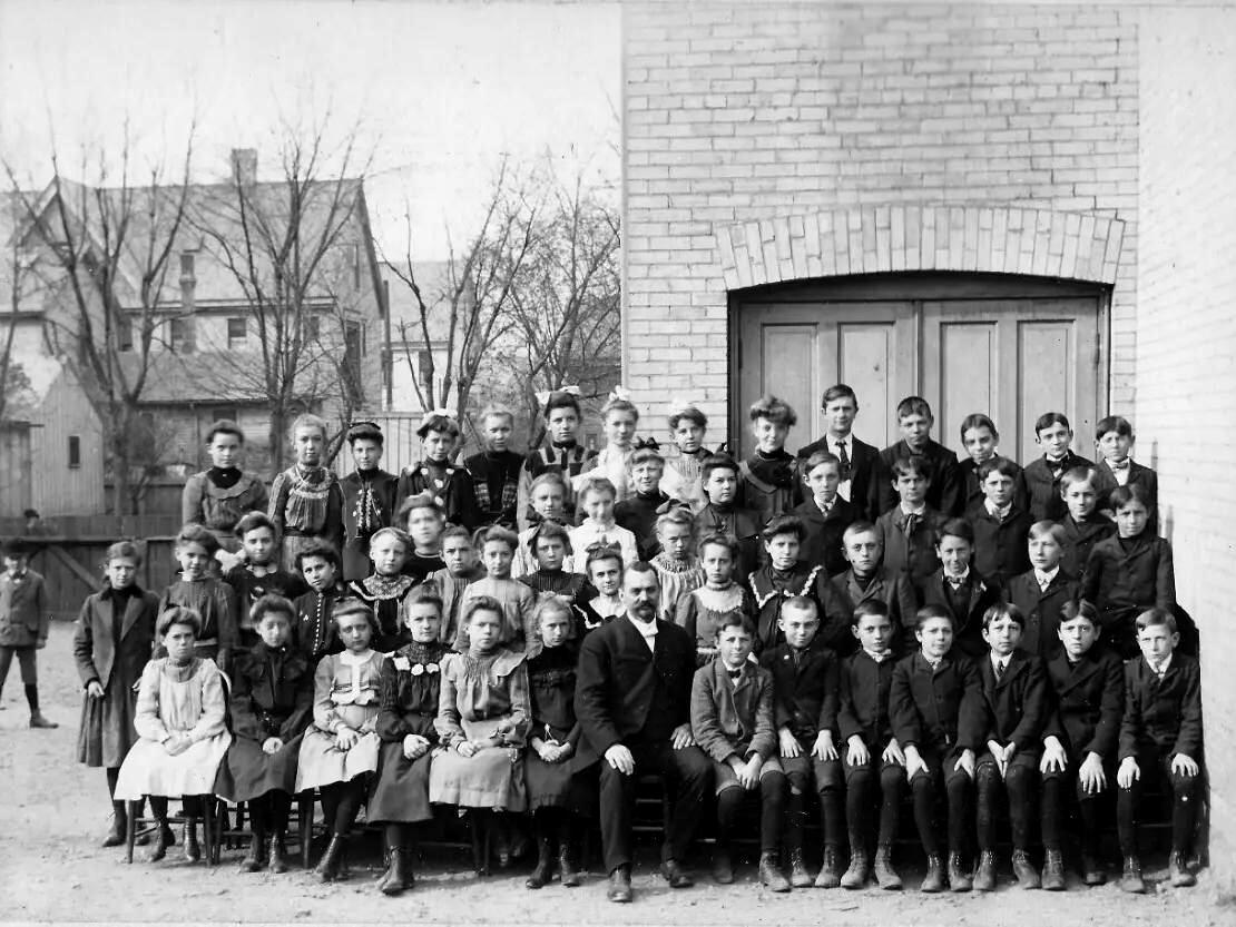 Milwaukee School 1898
