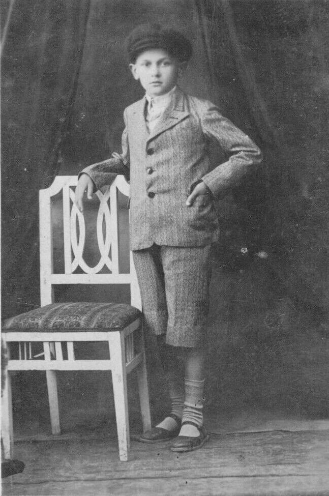 Norfolk short pants suit