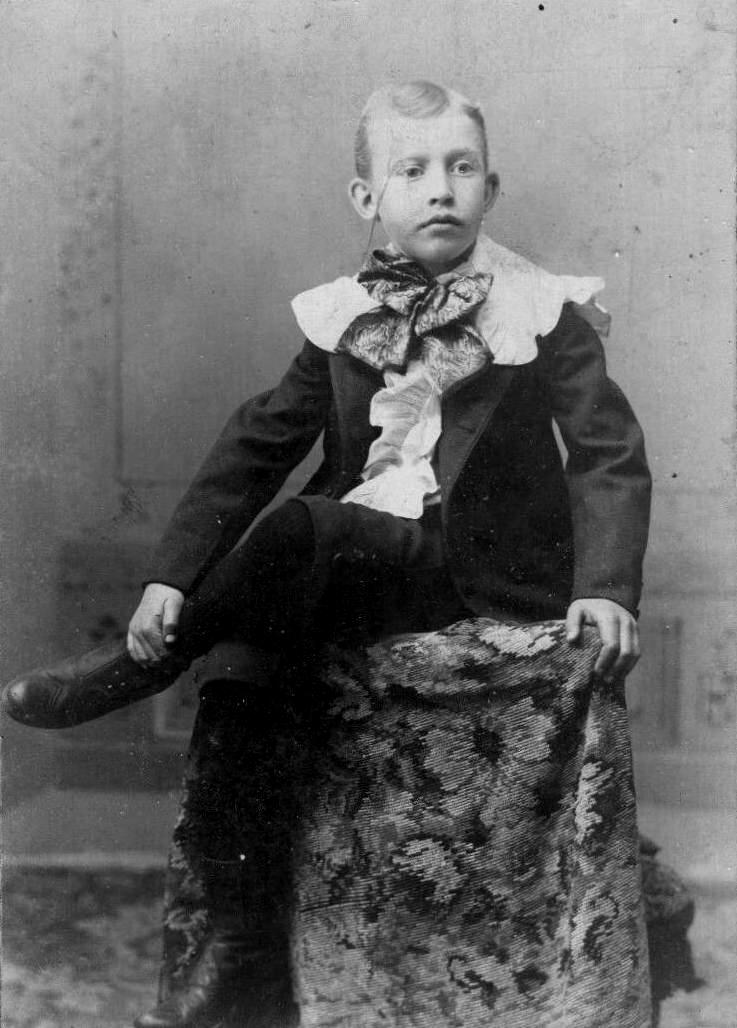 Fauntleroy suits age 7 years