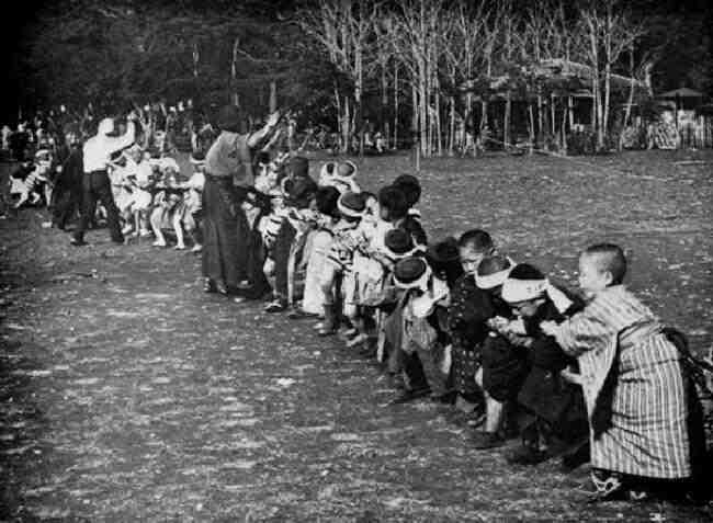 Japanese school children traditional clothes