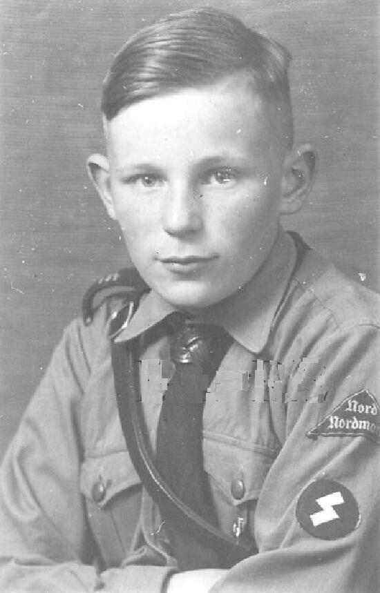 Hitler Youth uniforms : garments shirt features