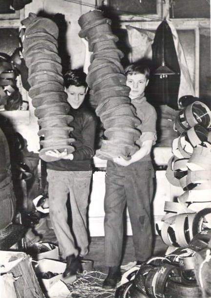 English World War II clothing indudstry