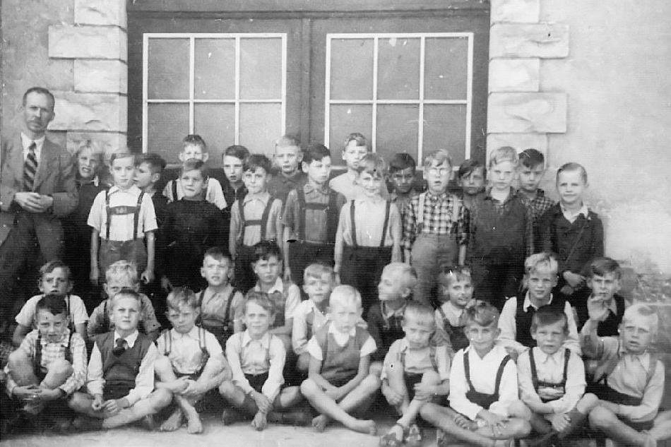 German children displaced by the bombing