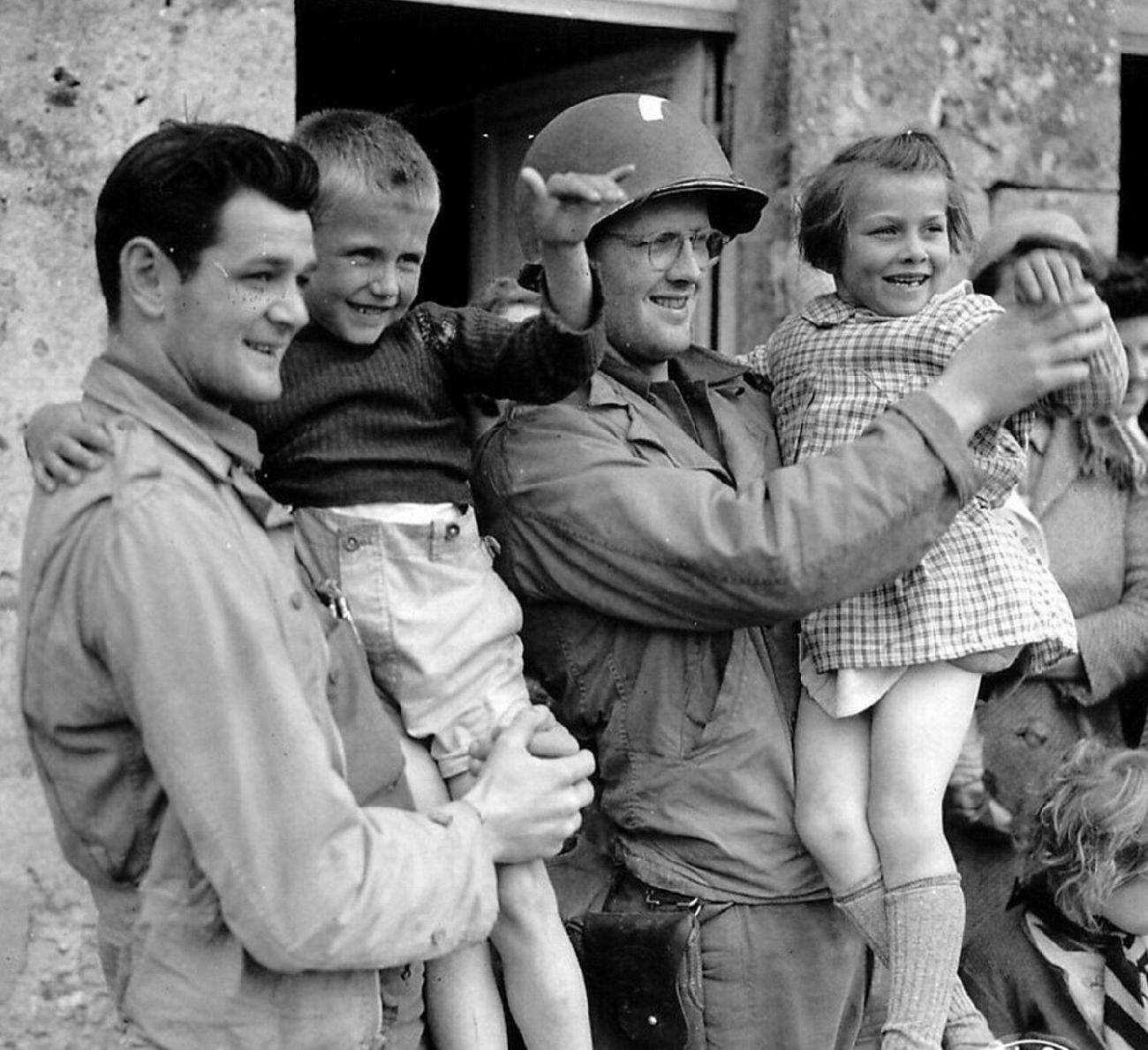 french-civilans-nornmandy
