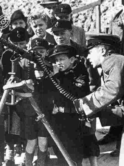 Hitler Youth boy mschine gun